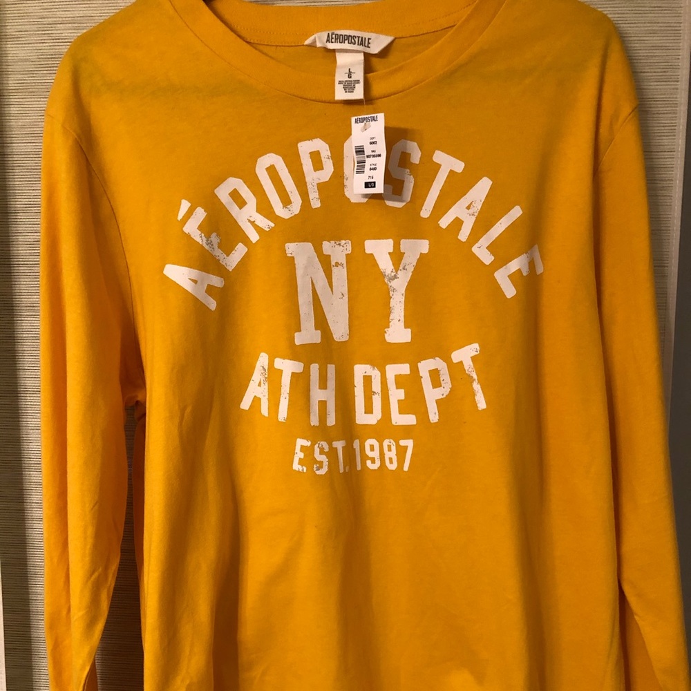 Long-sleeved t-shirt.